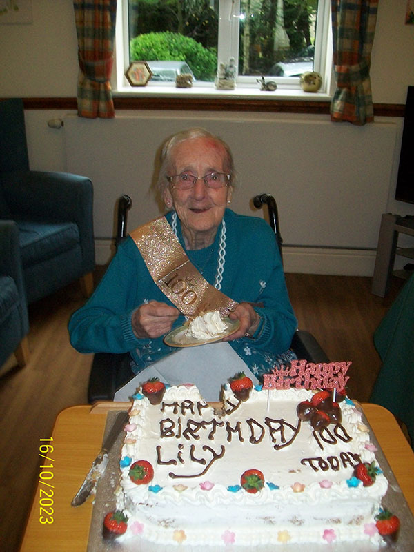 Lily-100th-Birthday-Cake