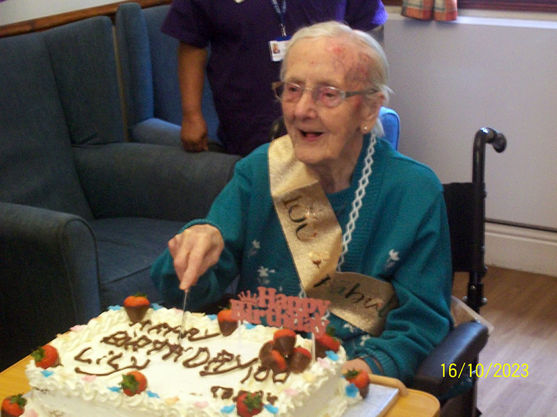 Lily-100th-Birthday-Cutting-Cake