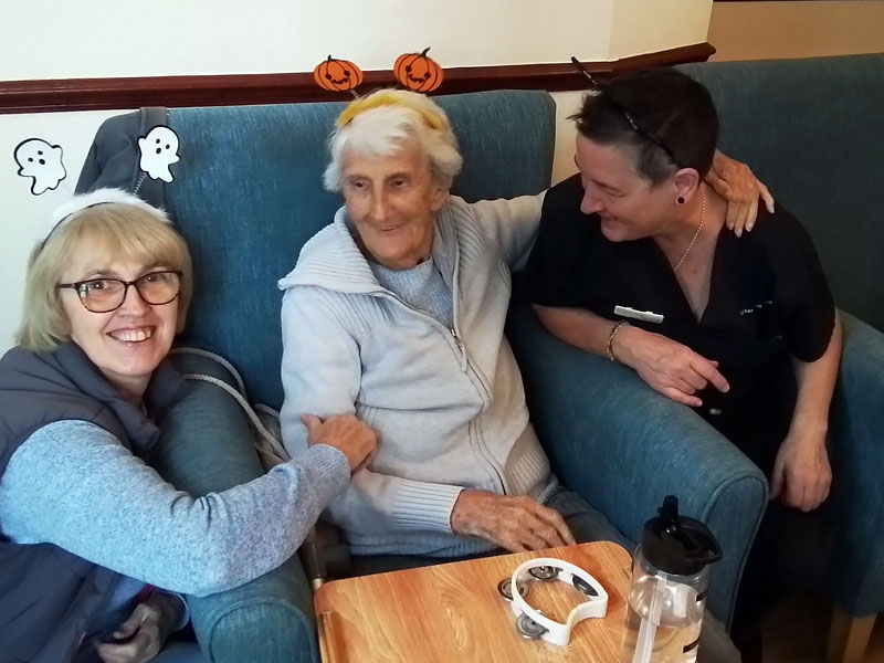 happy-halloween-2025-lister-house2 happy-halloween-2025-lister-house2