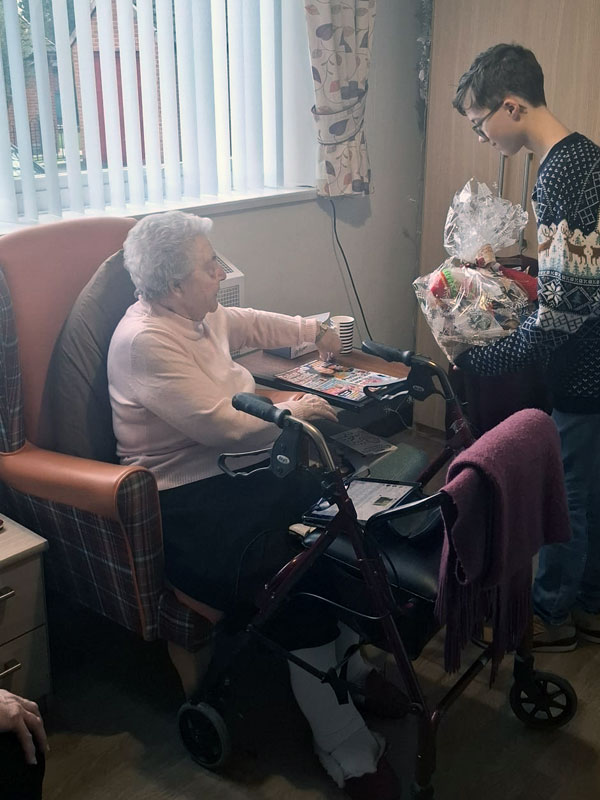 Zachary-Christmas-Hamper-Donation02 Zachary-Christmas-Hamper-Donation02