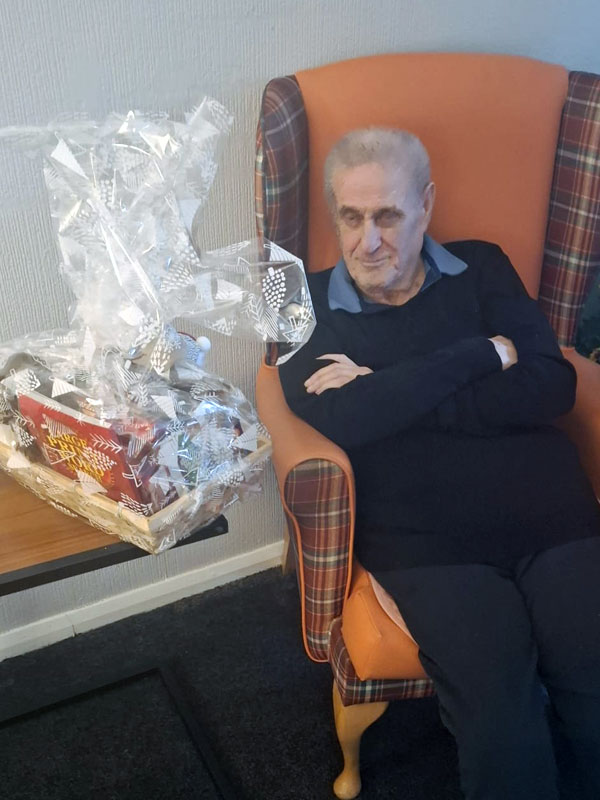 Zachary-Christmas-Hamper-Donation06 Zachary-Christmas-Hamper-Donation06